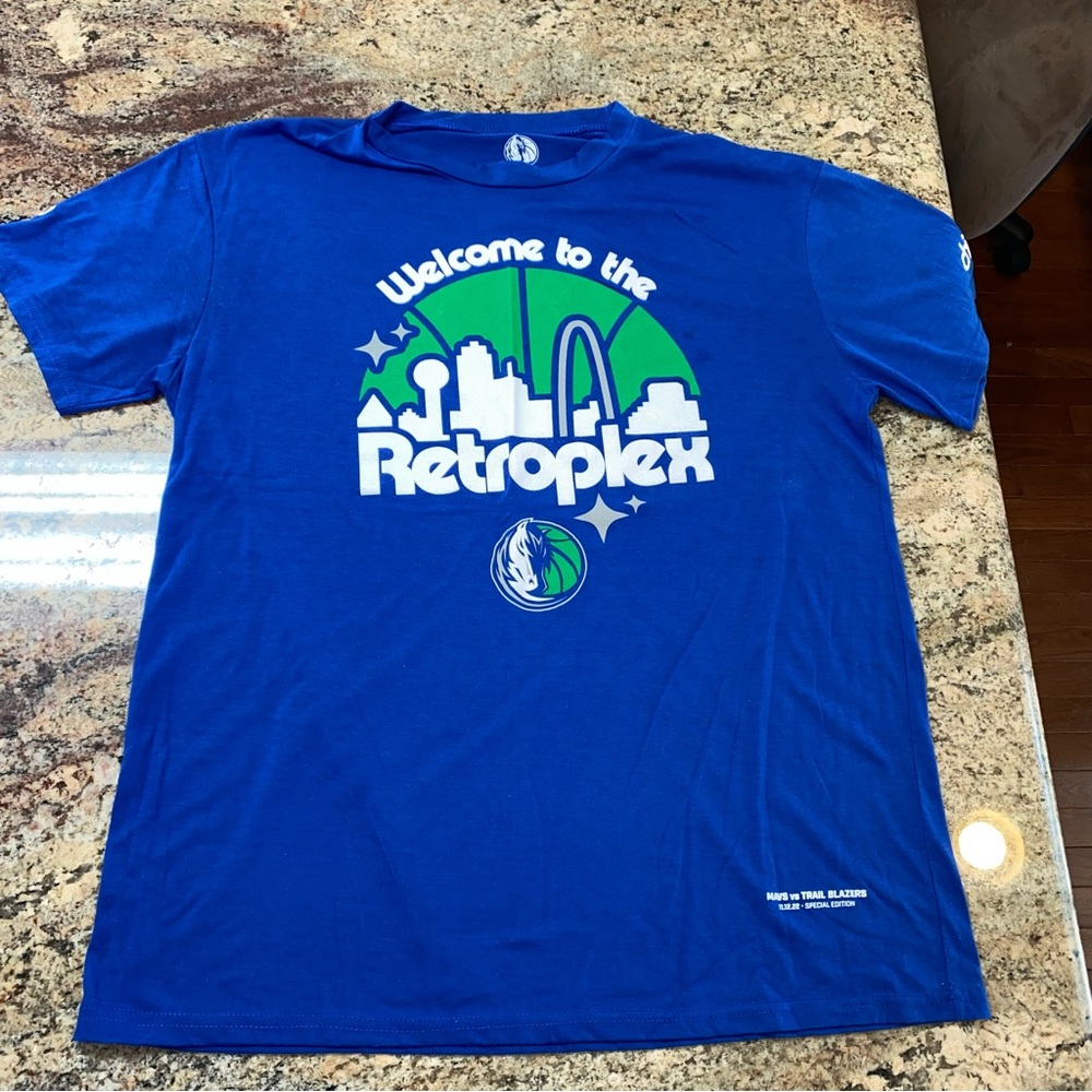 Dallas Mavericks Size XL Blue 2022 City Edition Retroplex Short Sleeve Shirt